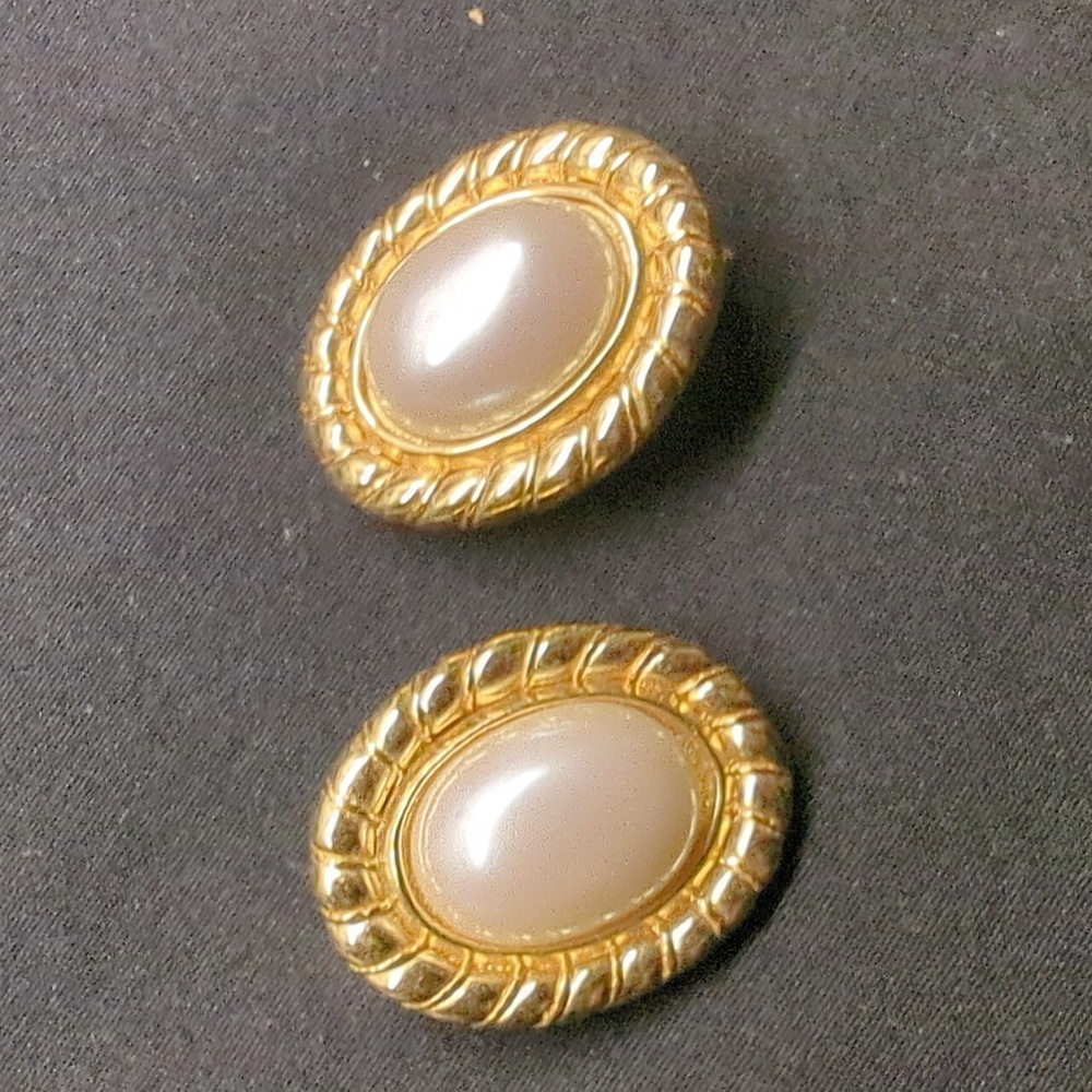Vintage Carolee Clip-on faux pearl earrings